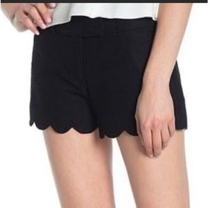 Scalloped hem shorts